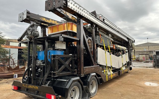 TRAILER MODEL RIDES