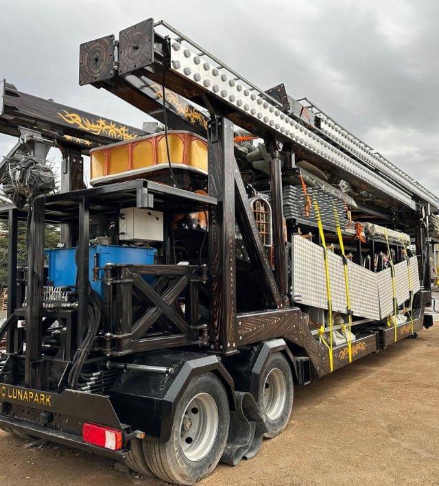 TRAILER MODEL RIDES