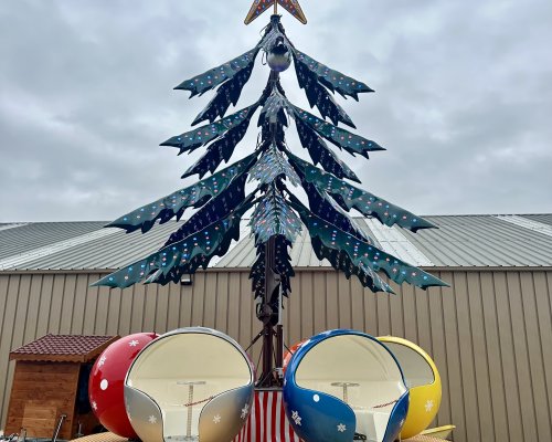 MINI CHRISTMAS TREE ON TRAILER